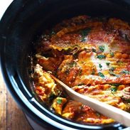 Super Easy Skinny Veggie Crockpot Lasagna - a handful of simple ingredients for a healthy family dinner. | https://ideal-shape.today