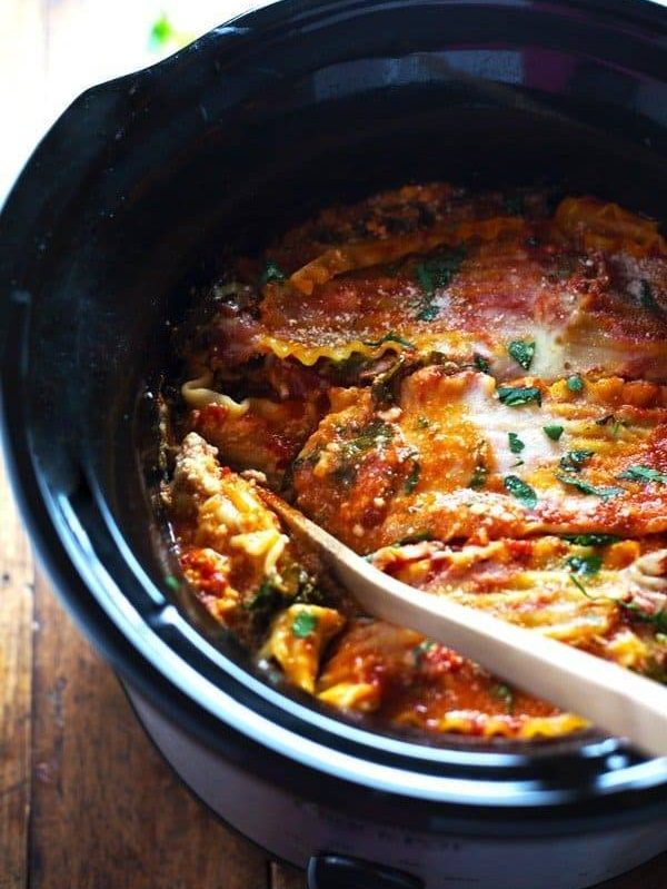 Super Easy Skinny Veggie Crockpot Lasagna - a handful of simple ingredients for a healthy family dinner. | https://ideal-shape.today